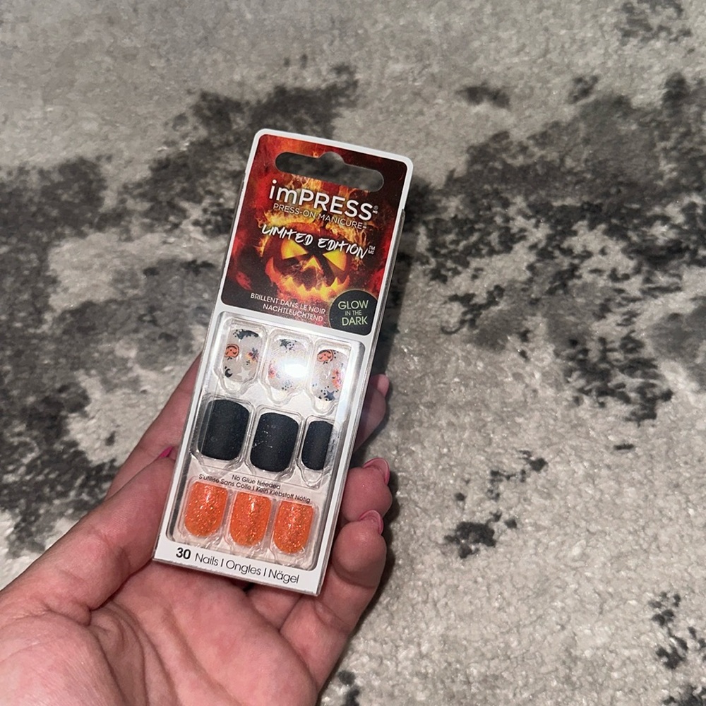 Impress limited edition Halloween glow in the dark printed press on nails